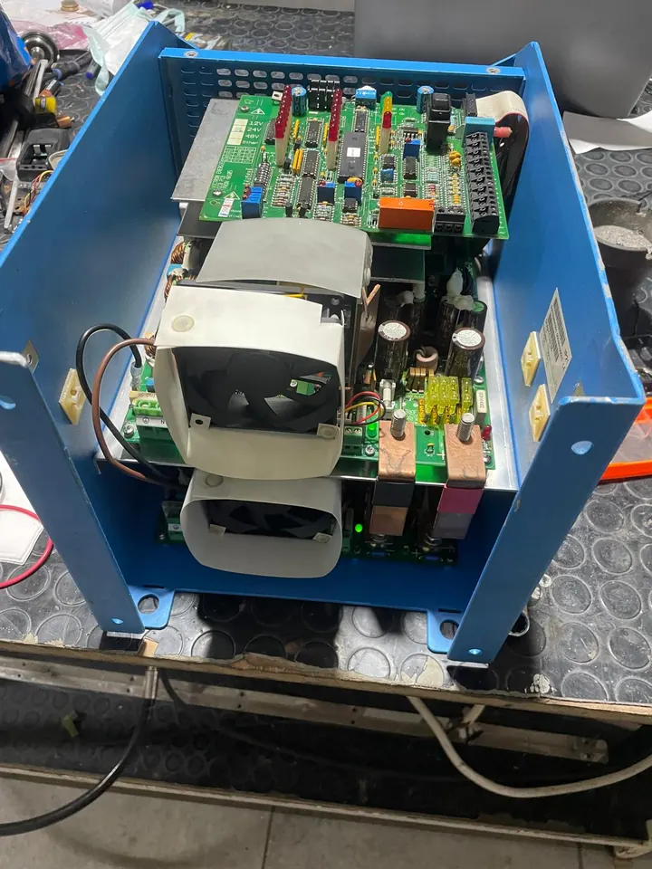 Yat inverter/şarj cihazı güç elektroniği kartının atölyede onarımı