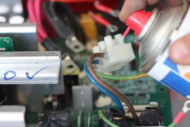 Elektronik karta kontak temizleyici uygulaması
