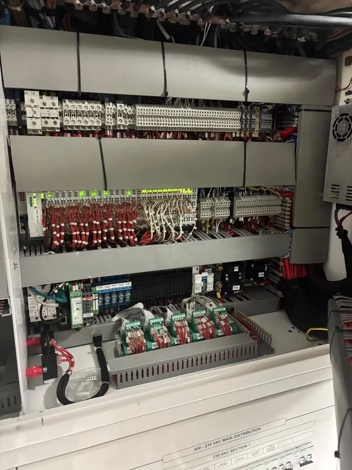 Pano içinde LED göstergeli röle modülleri