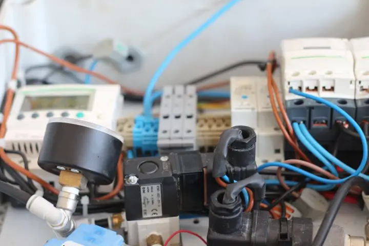 PLC ve kontaktörlü kontrol panosu