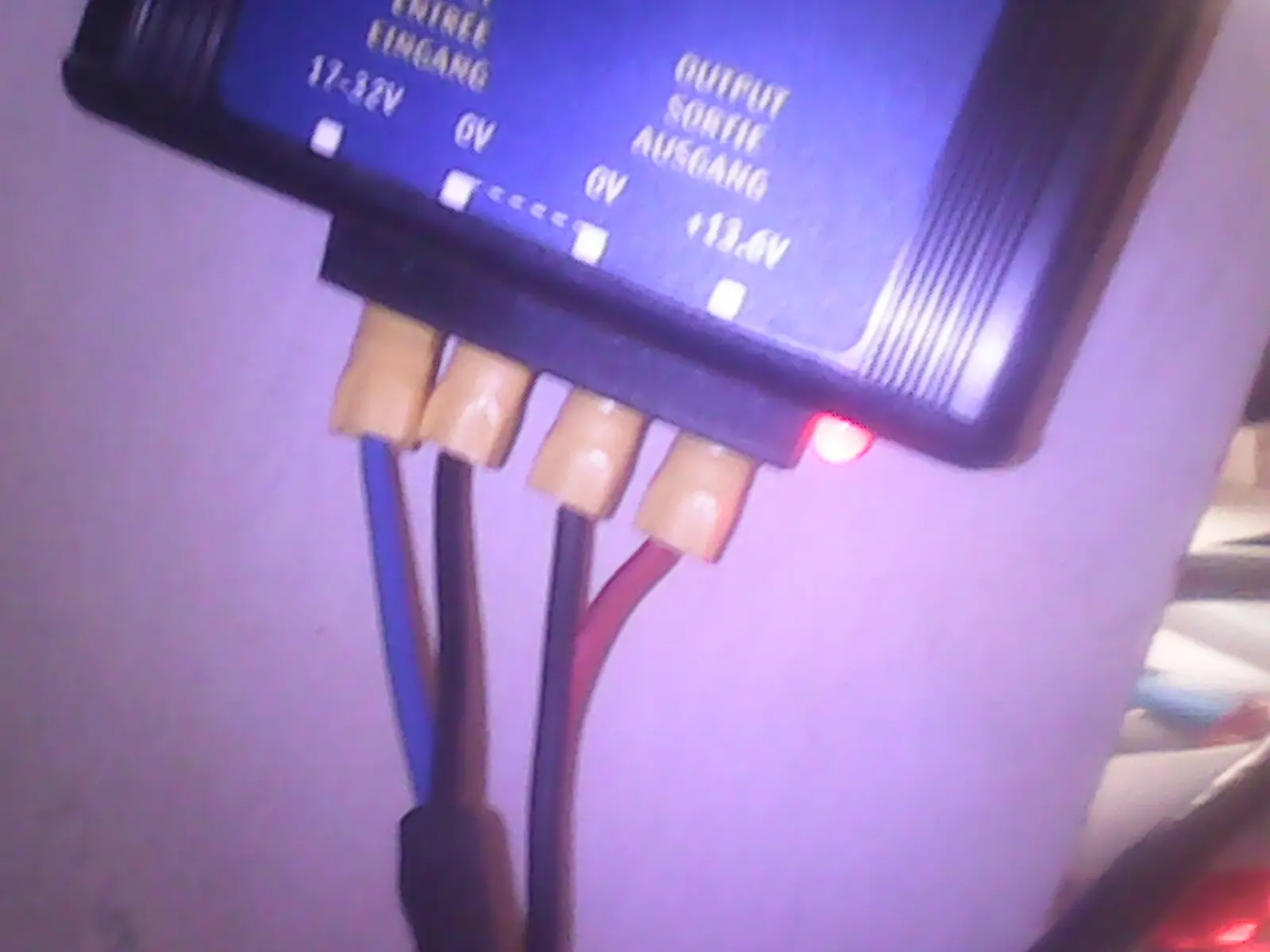 Akü şarj cihazı ve inverter çıkış bağlantıları