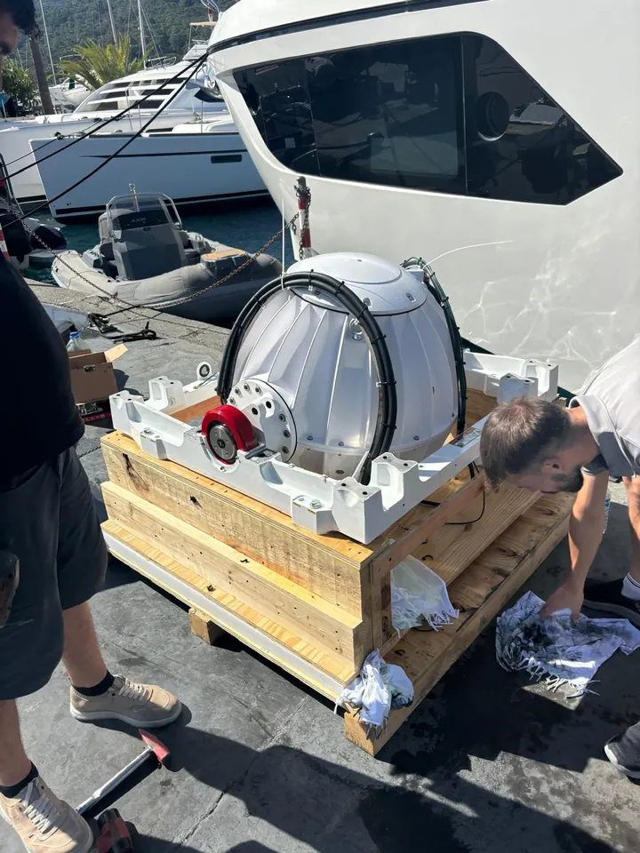 Seakeeper gyro stabilizer küresi ve şasesi