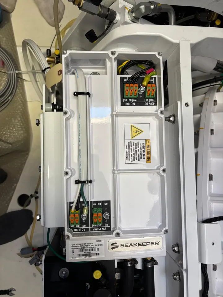 Seakeeper kontrol kutusu ve elektrik bağlantıları