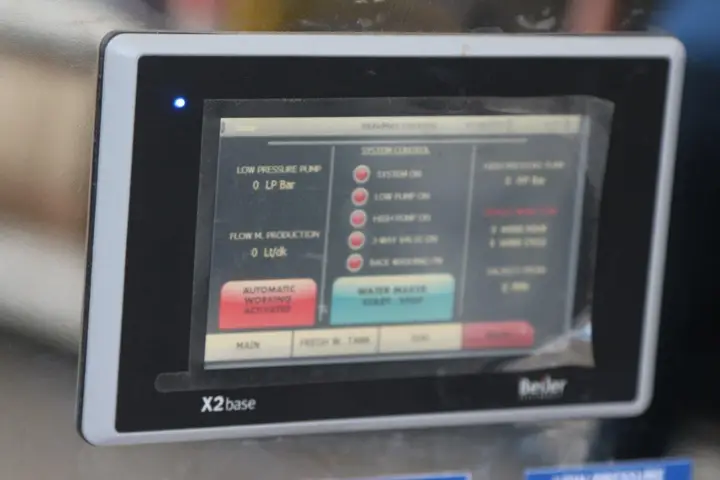 Watermaker dokunmatik kontrol ekranı