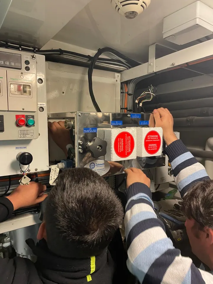 Watermaker kontrol panelinin elektrik bağlantılarının yapılması