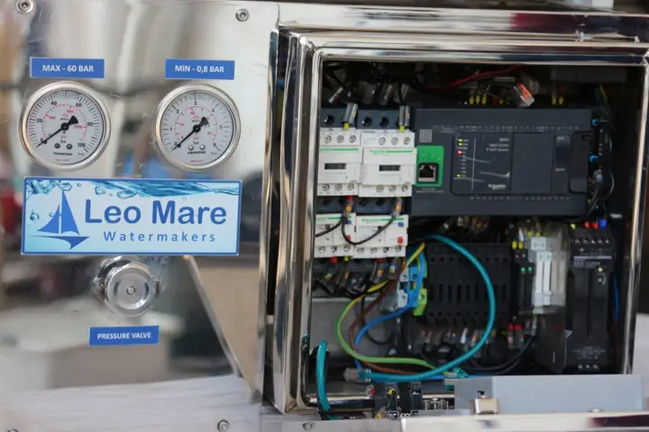 Watermaker elektrik kontrol kutusu içi
